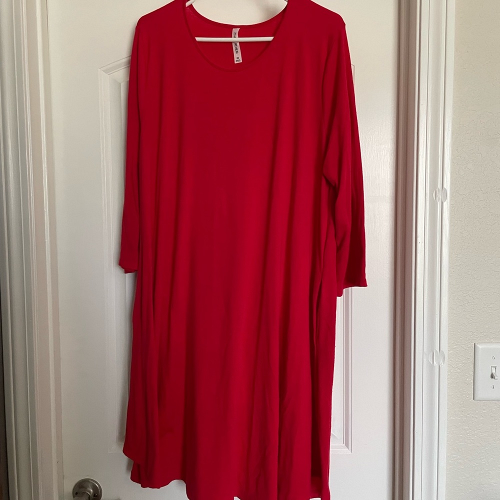 Red 3/4 length sleeve dress
